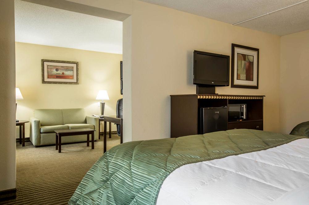 Quality Inn & Suites Greenville - Haywood Mall Dış mekan fotoğraf