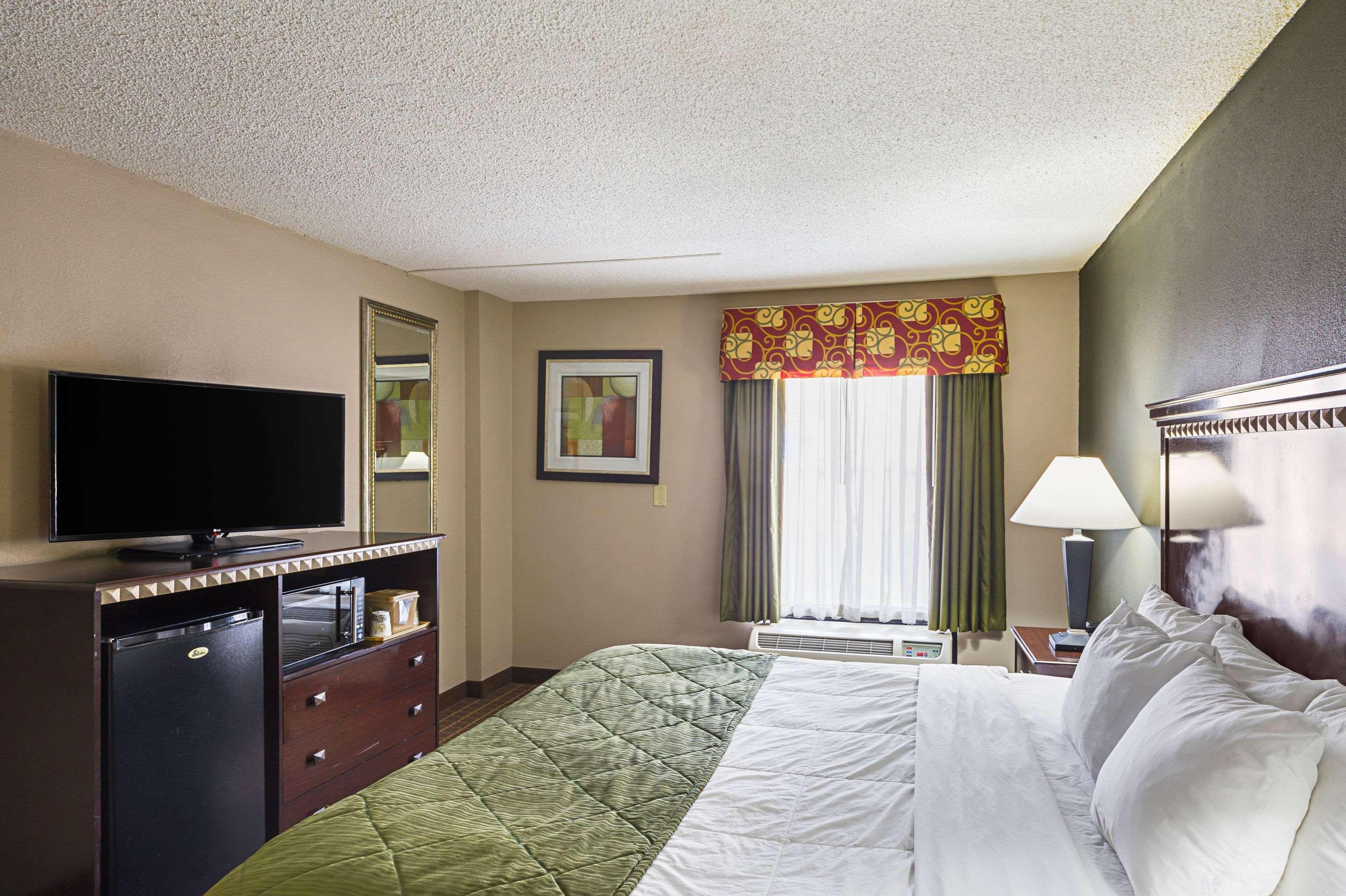 Quality Inn & Suites Greenville - Haywood Mall Dış mekan fotoğraf