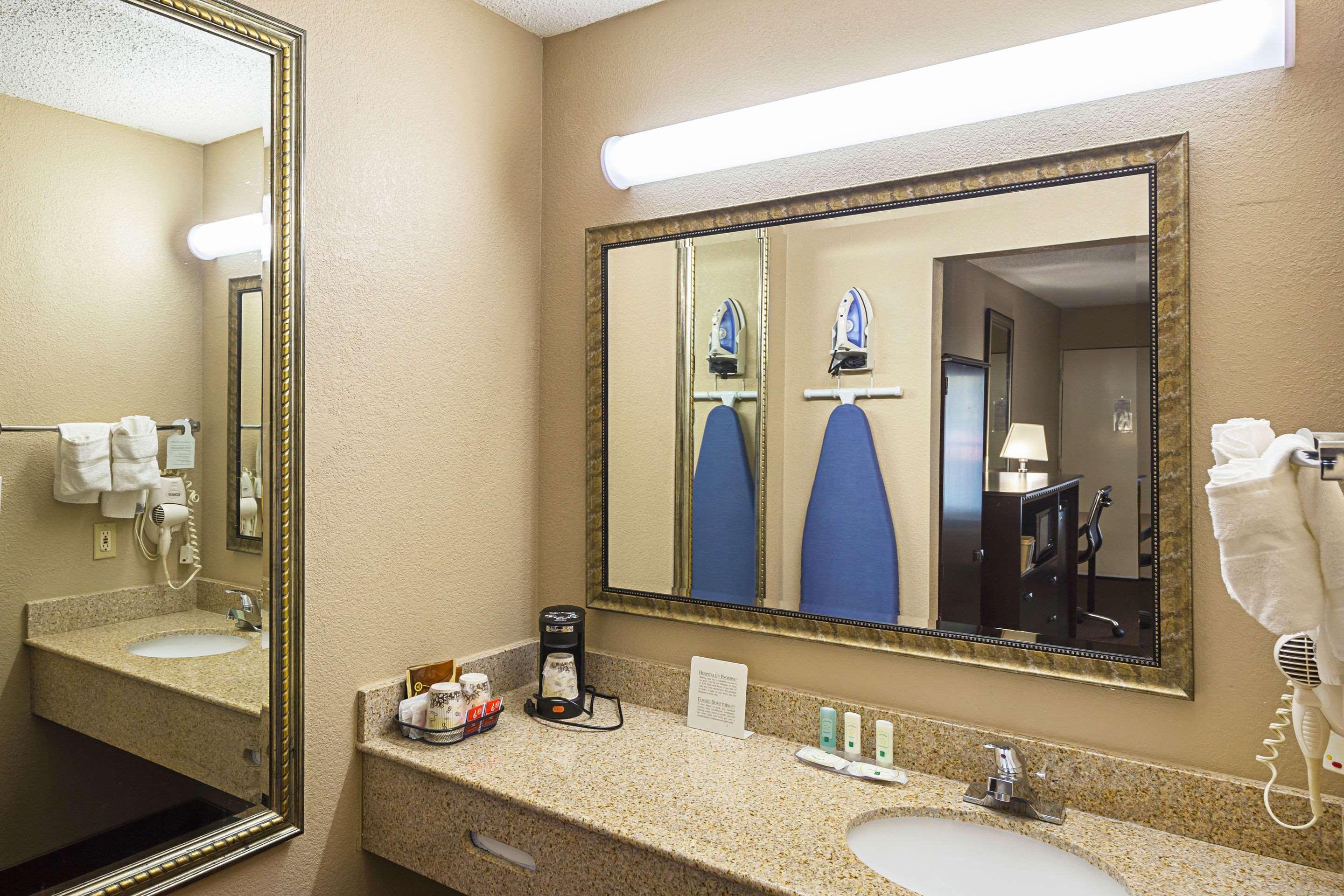 Quality Inn & Suites Greenville - Haywood Mall Dış mekan fotoğraf