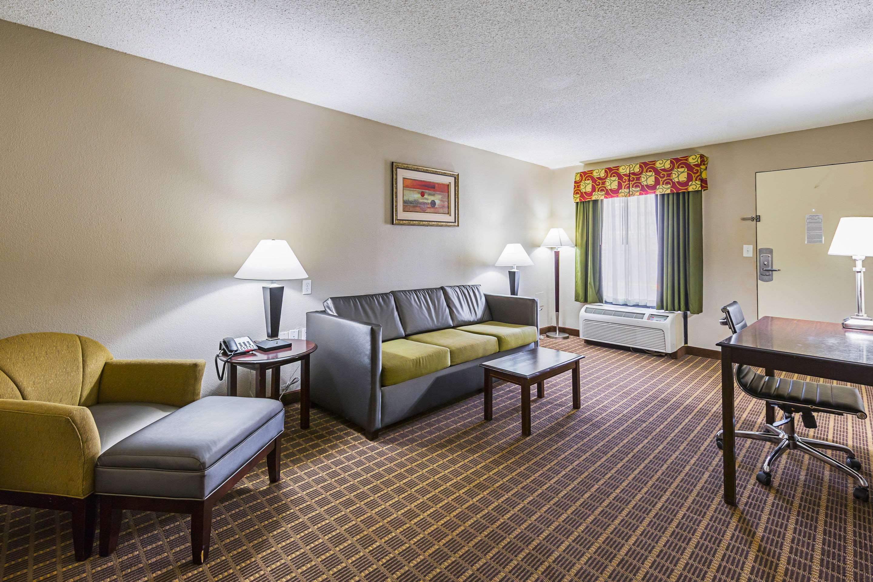 Quality Inn & Suites Greenville - Haywood Mall Dış mekan fotoğraf