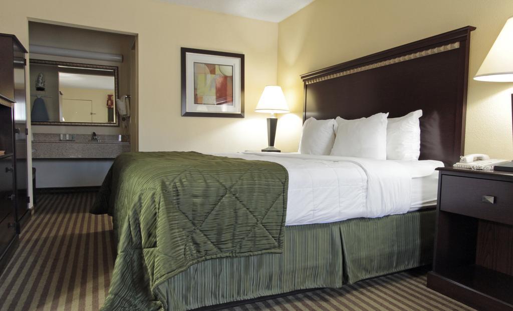 Quality Inn & Suites Greenville - Haywood Mall Dış mekan fotoğraf