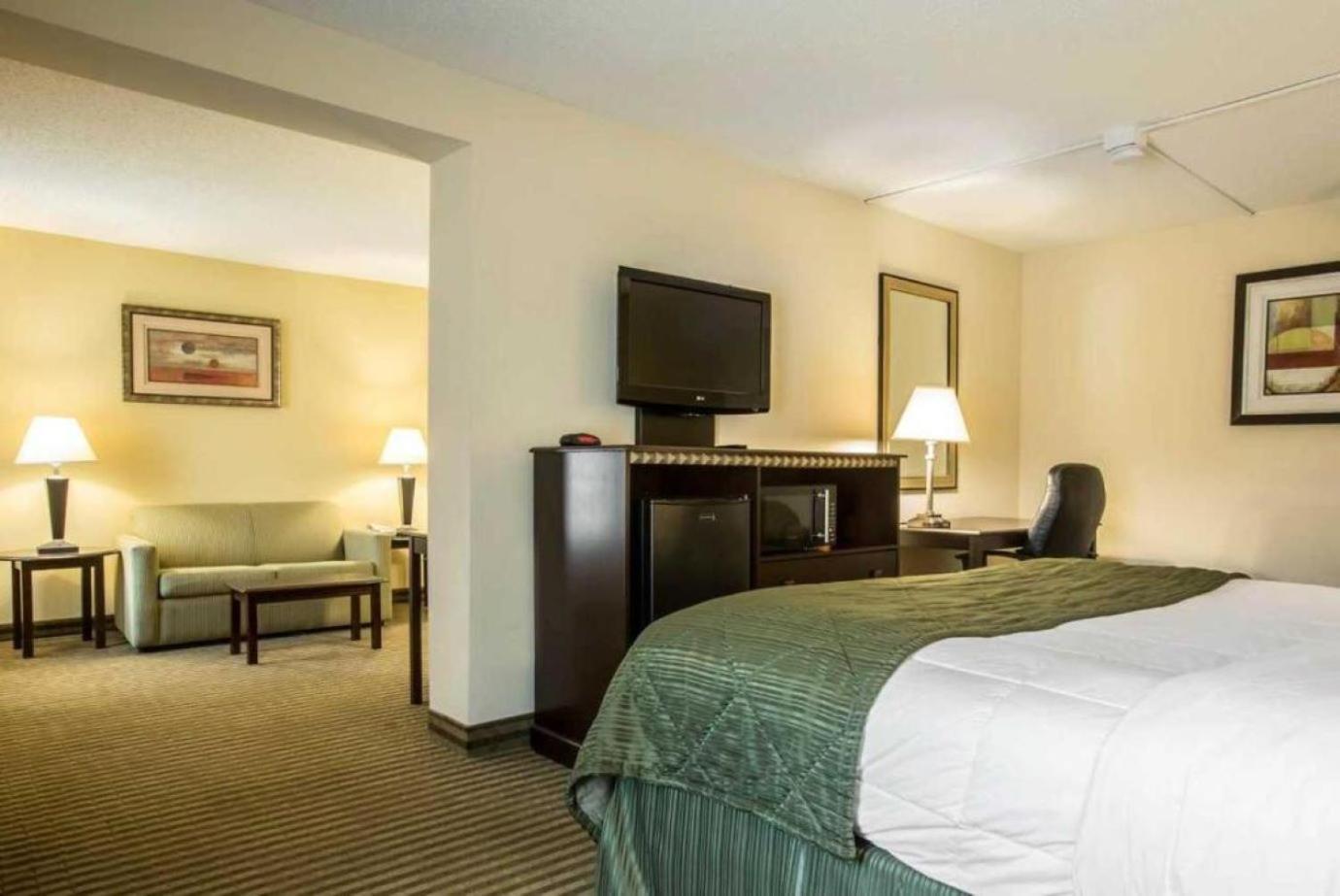 Quality Inn & Suites Greenville - Haywood Mall Dış mekan fotoğraf