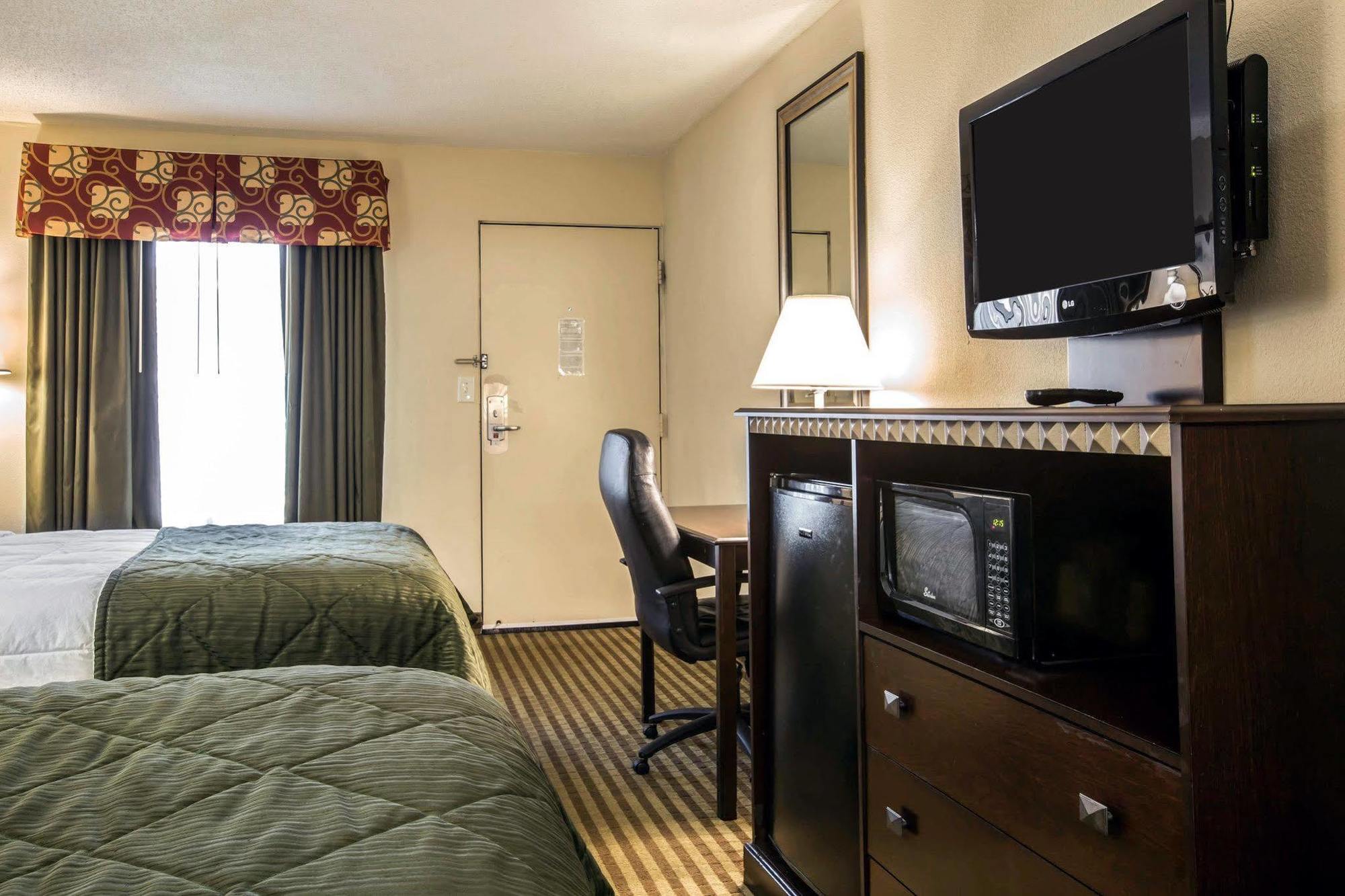 Quality Inn & Suites Greenville - Haywood Mall Dış mekan fotoğraf